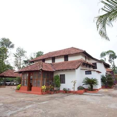 Napoklu Sardar Bahadur'S Heritage Bungalow Estate Stay מראה חיצוני תמונה
