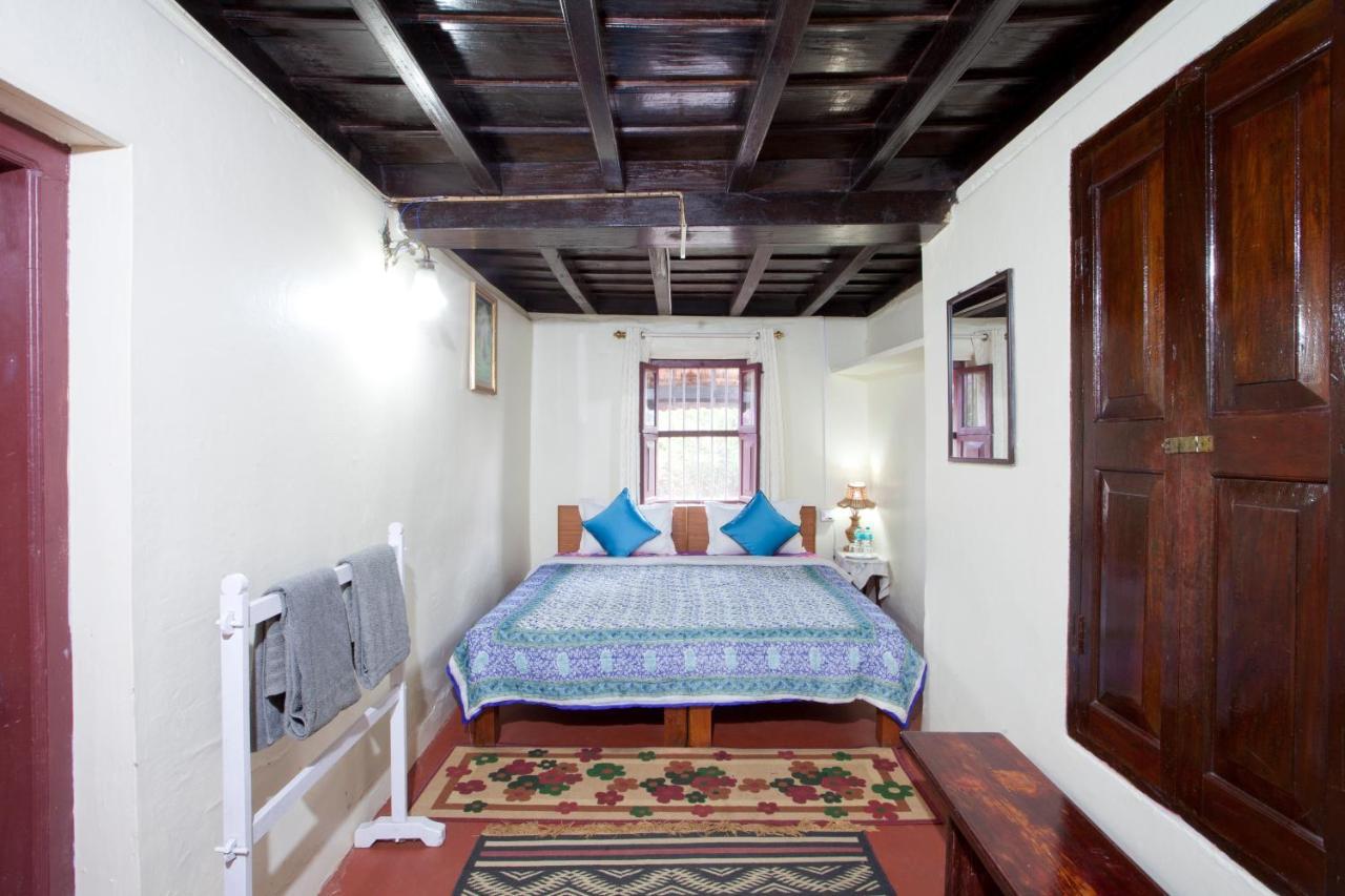 Napoklu Sardar Bahadur'S Heritage Bungalow Estate Stay מראה חיצוני תמונה