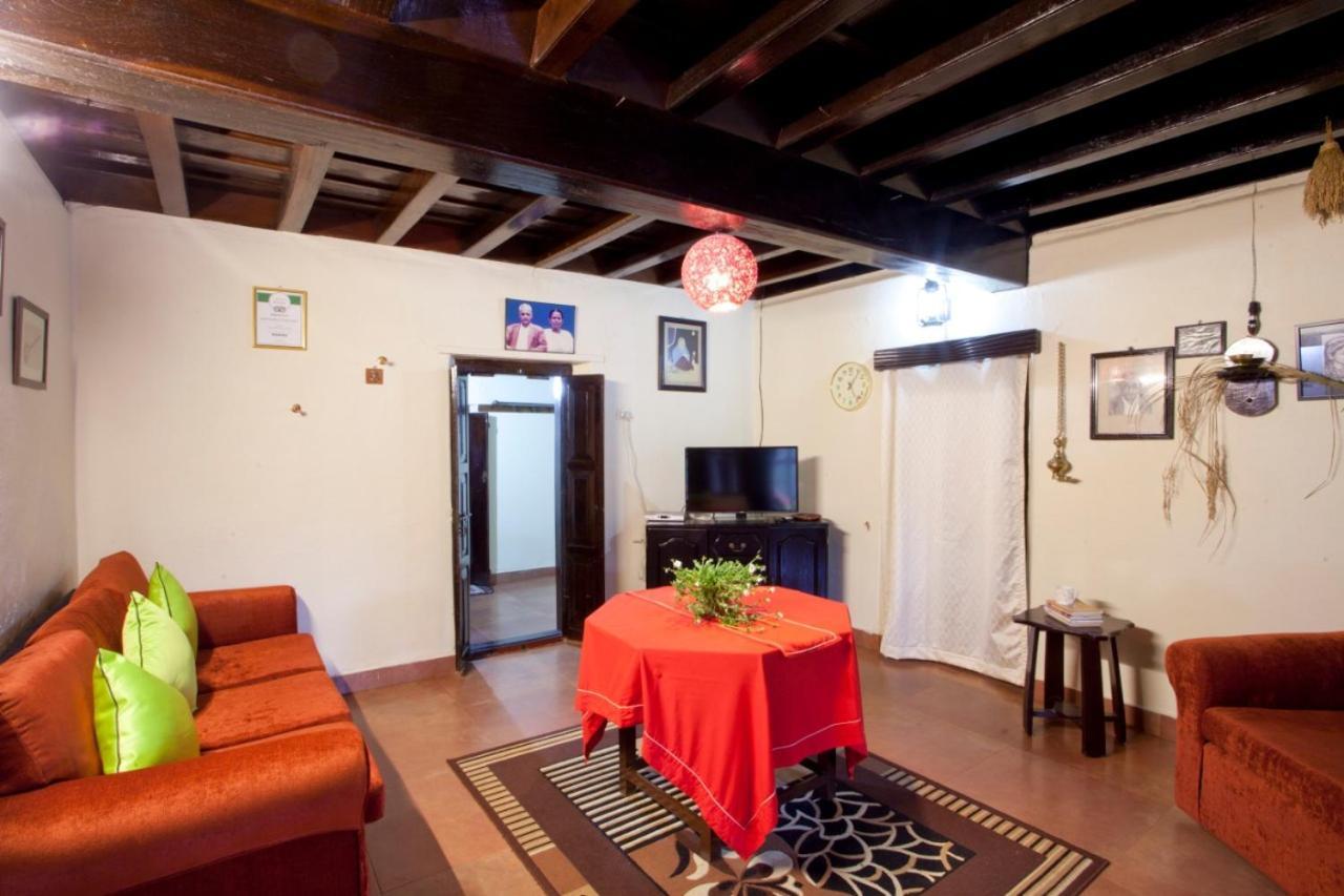 Napoklu Sardar Bahadur'S Heritage Bungalow Estate Stay מראה חיצוני תמונה