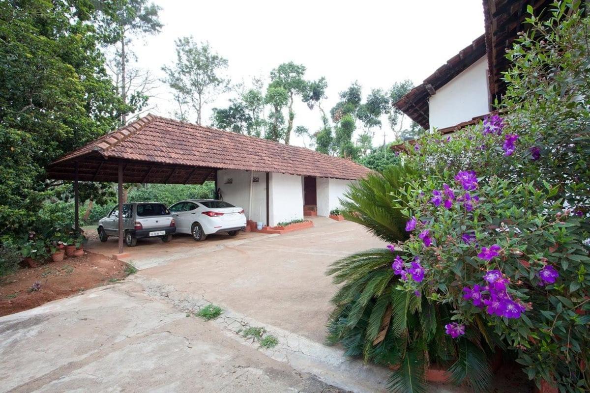 Napoklu Sardar Bahadur'S Heritage Bungalow Estate Stay מראה חיצוני תמונה
