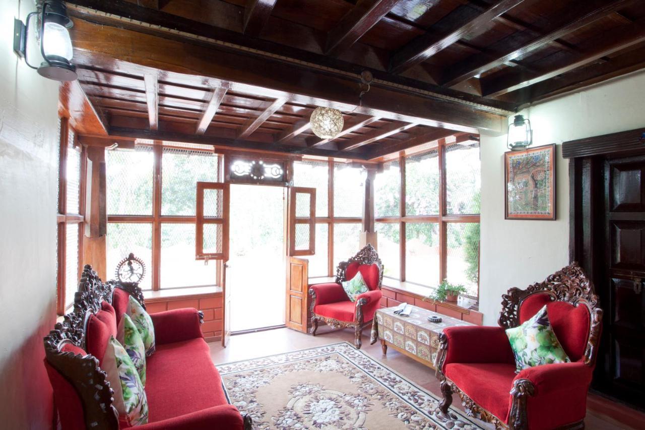 Napoklu Sardar Bahadur'S Heritage Bungalow Estate Stay מראה חיצוני תמונה
