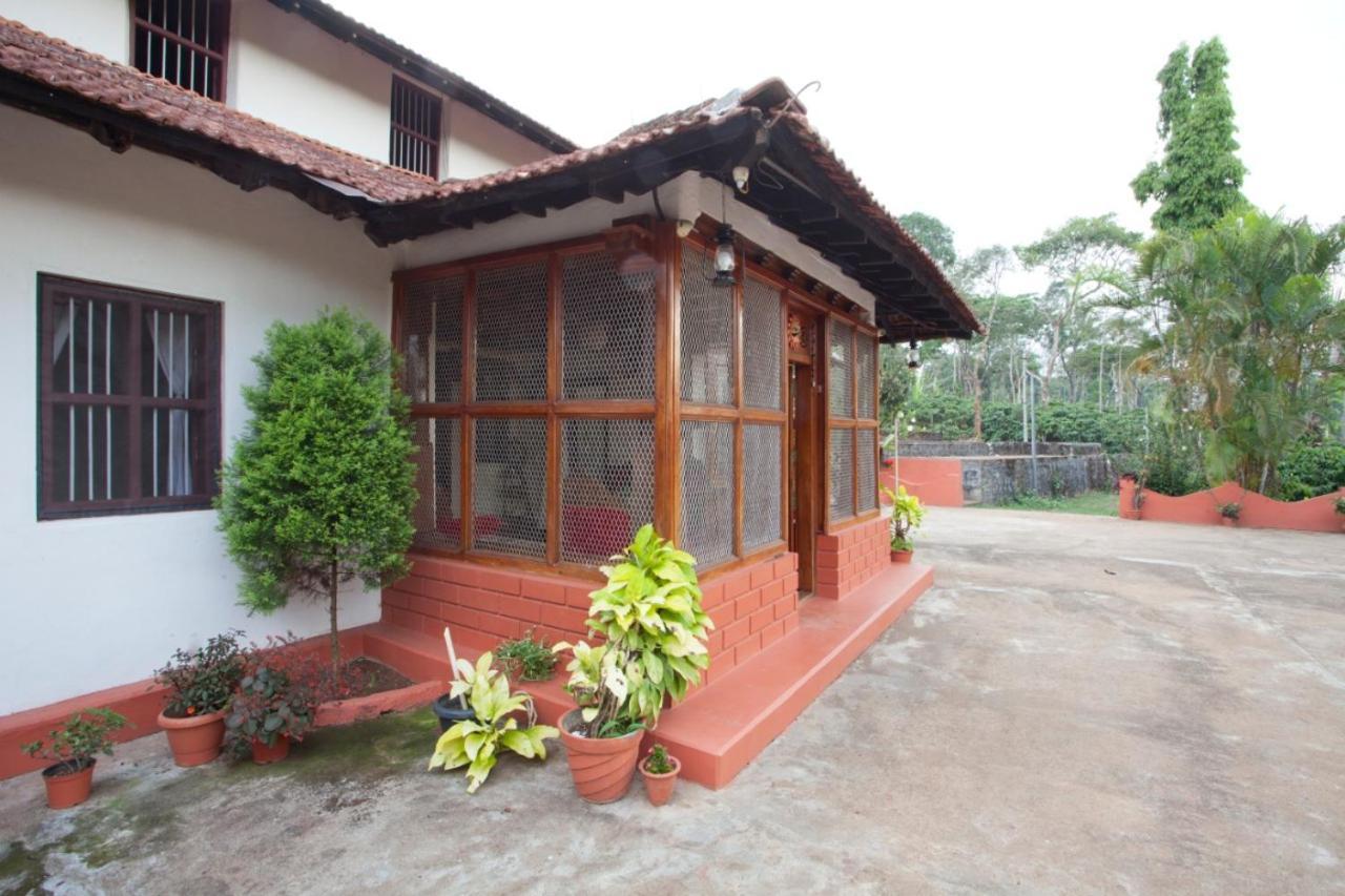 Napoklu Sardar Bahadur'S Heritage Bungalow Estate Stay מראה חיצוני תמונה