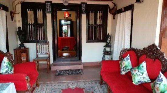 Napoklu Sardar Bahadur'S Heritage Bungalow Estate Stay מראה חיצוני תמונה