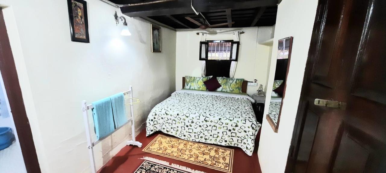 Napoklu Sardar Bahadur'S Heritage Bungalow Estate Stay מראה חיצוני תמונה