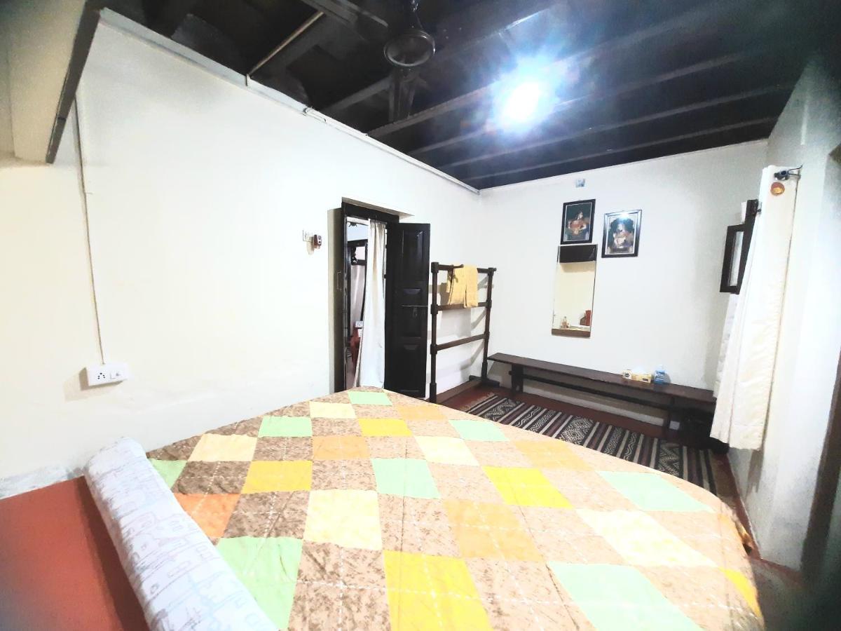 Napoklu Sardar Bahadur'S Heritage Bungalow Estate Stay מראה חיצוני תמונה