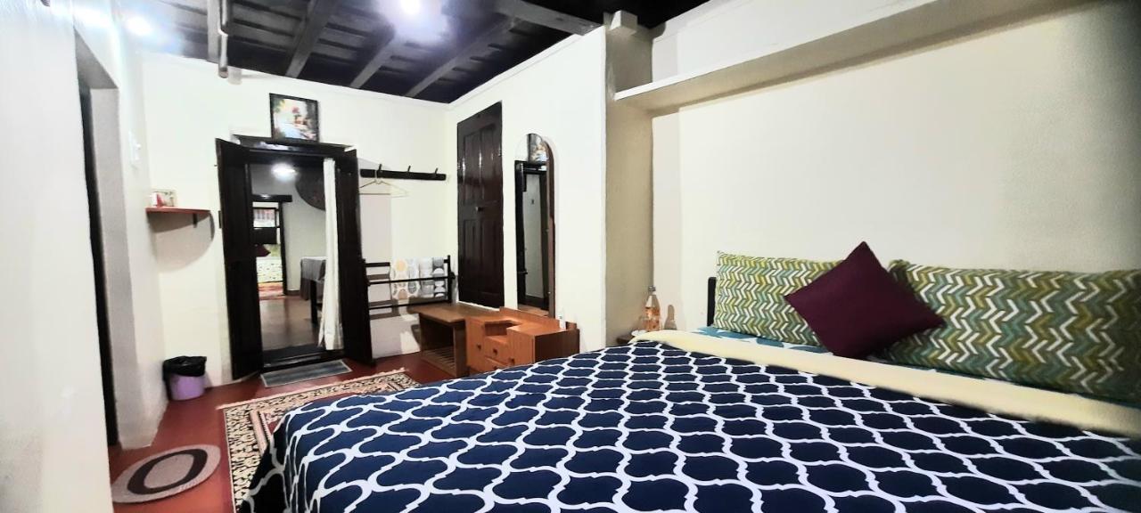 Napoklu Sardar Bahadur'S Heritage Bungalow Estate Stay מראה חיצוני תמונה