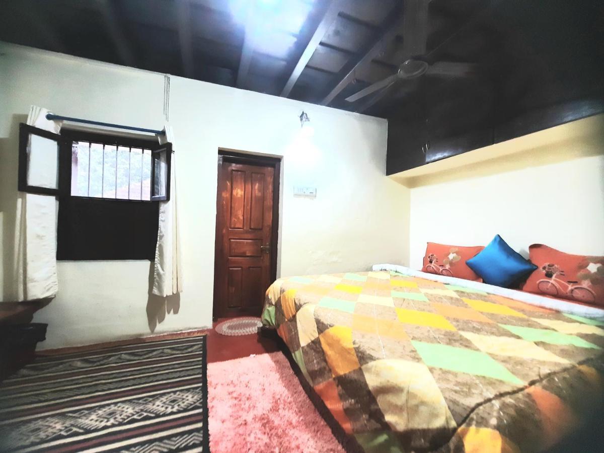 Napoklu Sardar Bahadur'S Heritage Bungalow Estate Stay מראה חיצוני תמונה
