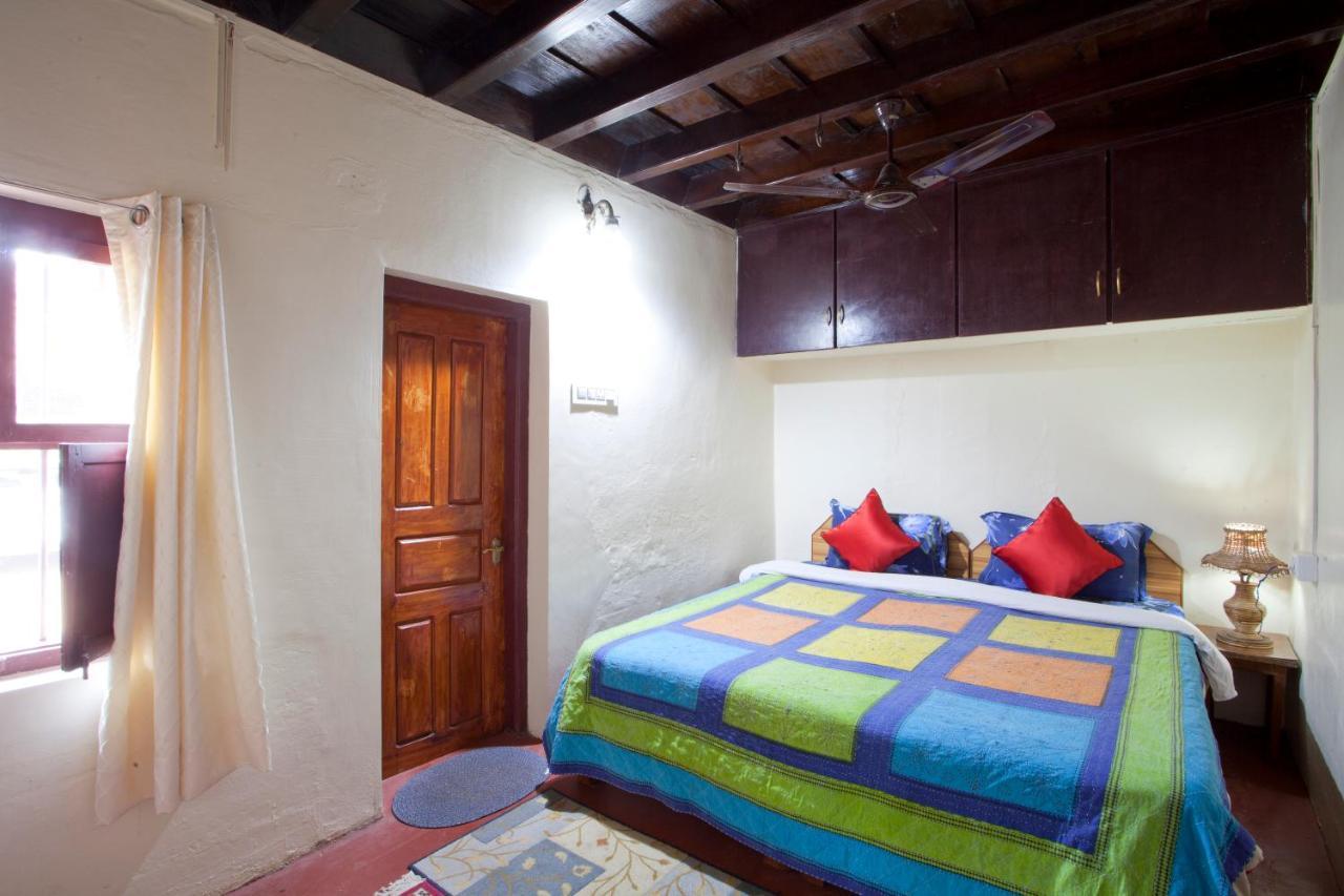 Napoklu Sardar Bahadur'S Heritage Bungalow Estate Stay מראה חיצוני תמונה