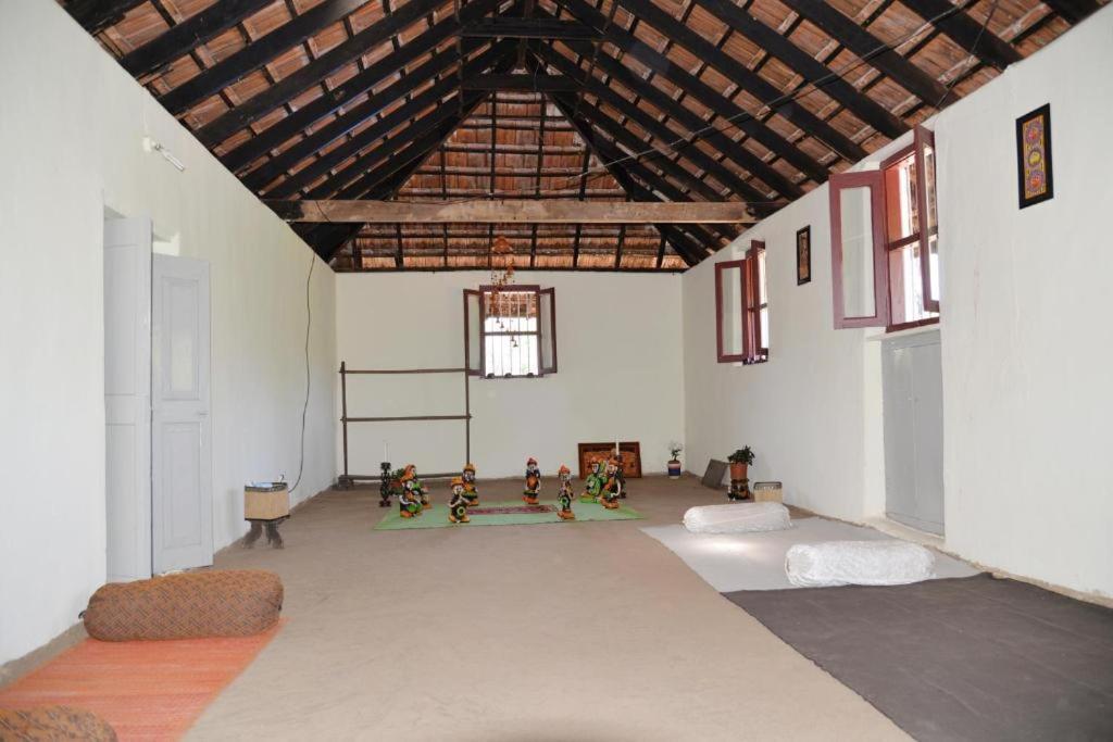 Napoklu Sardar Bahadur'S Heritage Bungalow Estate Stay מראה חיצוני תמונה