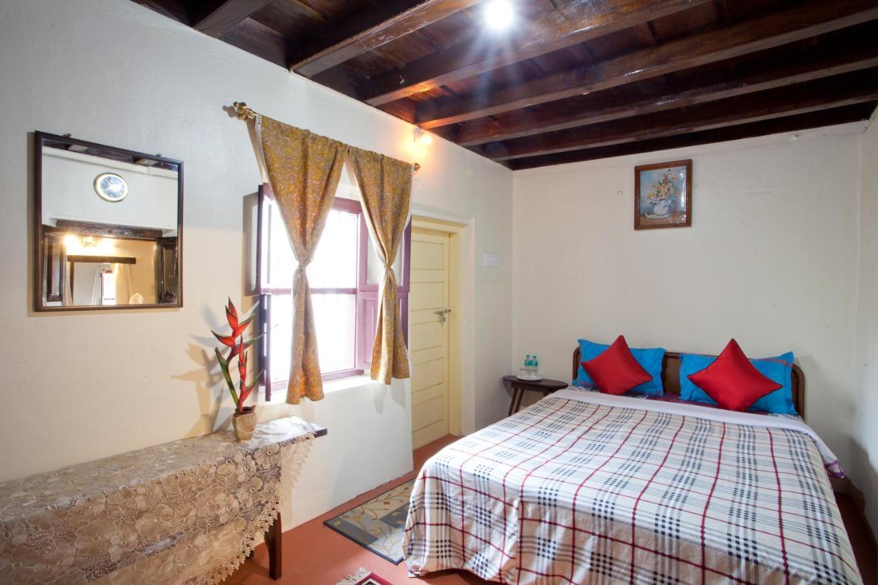 Napoklu Sardar Bahadur'S Heritage Bungalow Estate Stay מראה חיצוני תמונה