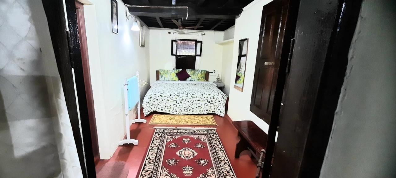 Napoklu Sardar Bahadur'S Heritage Bungalow Estate Stay מראה חיצוני תמונה